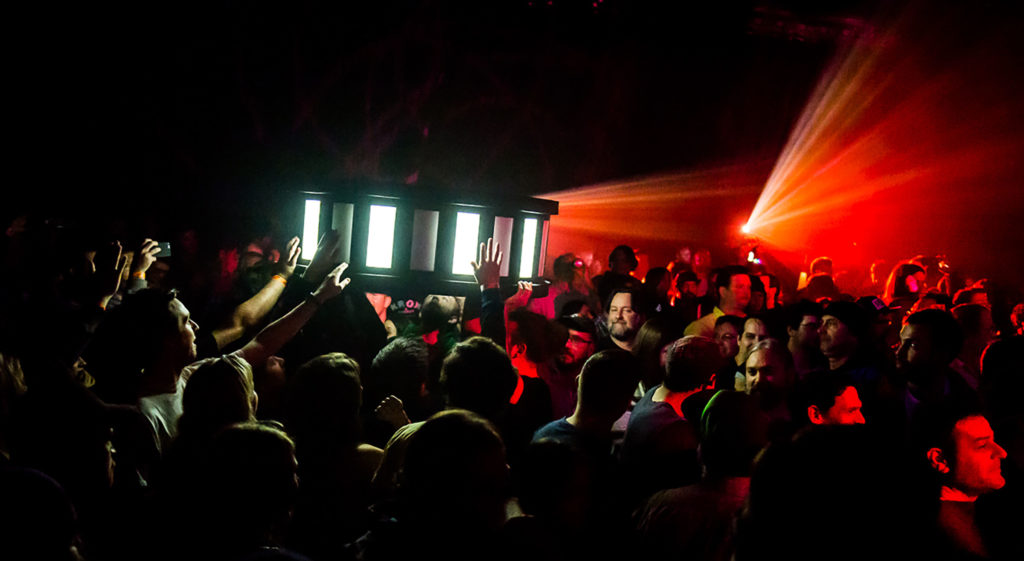 The crowd in Austin interact with The Reel. (Credit: Joshua Timmermans/www.noblevisions.com)