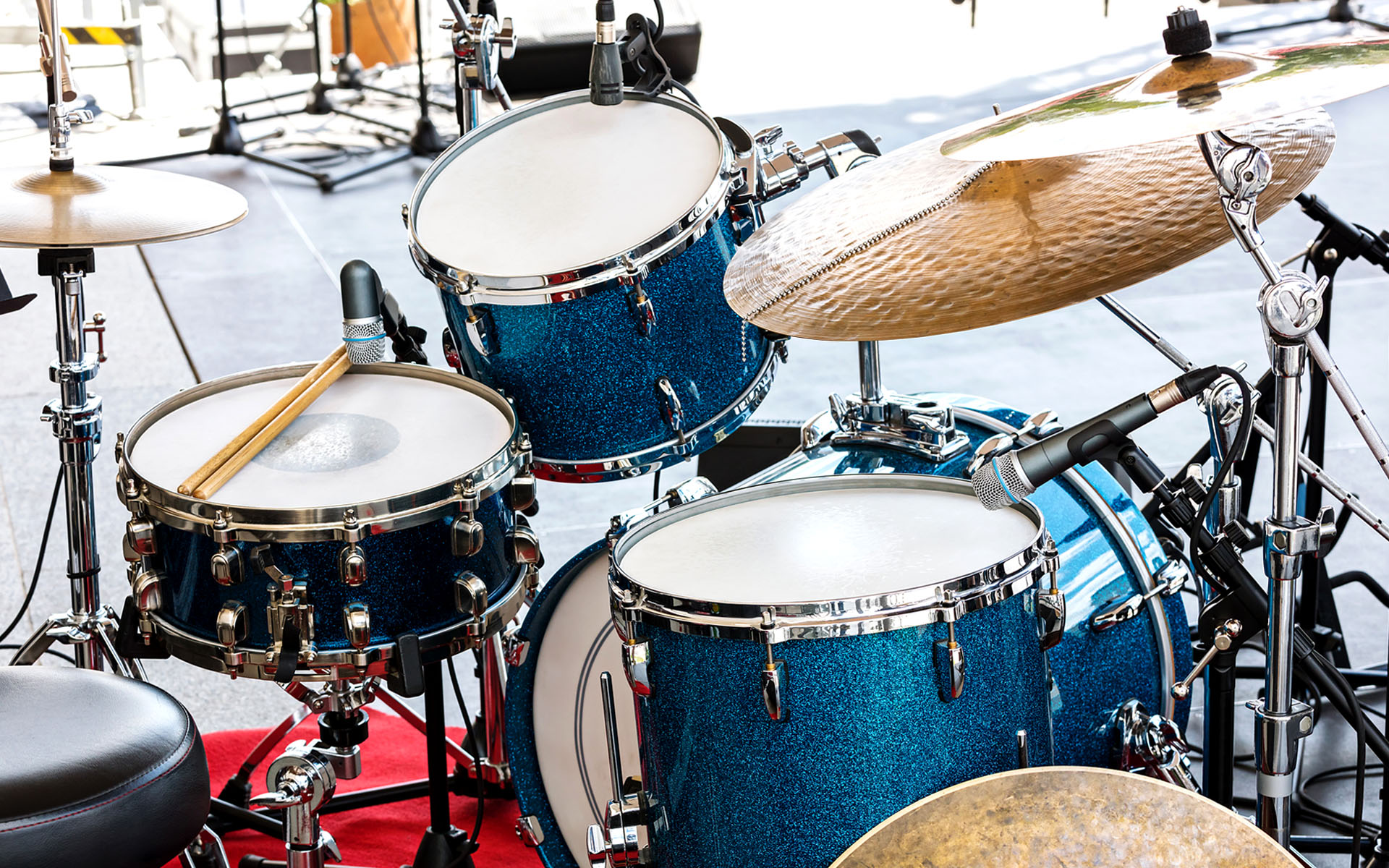 Drum Mics How To Place Microphones Around Your Kit For A Live Concert 