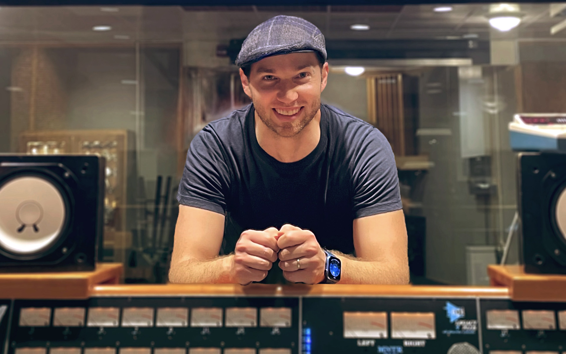 Daniel Raijman in a recording studio