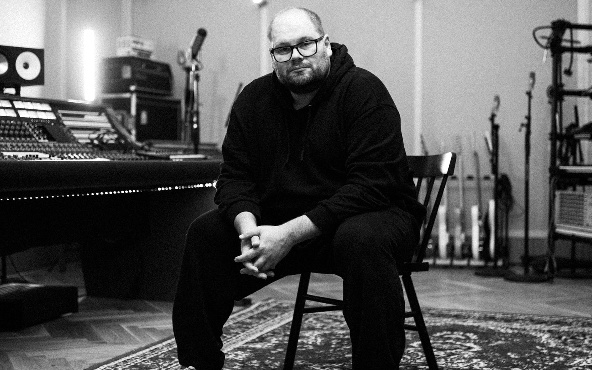 Gregor Schweiger in a recording studio